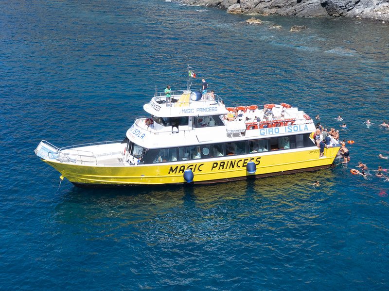 Island tour by motorboat
