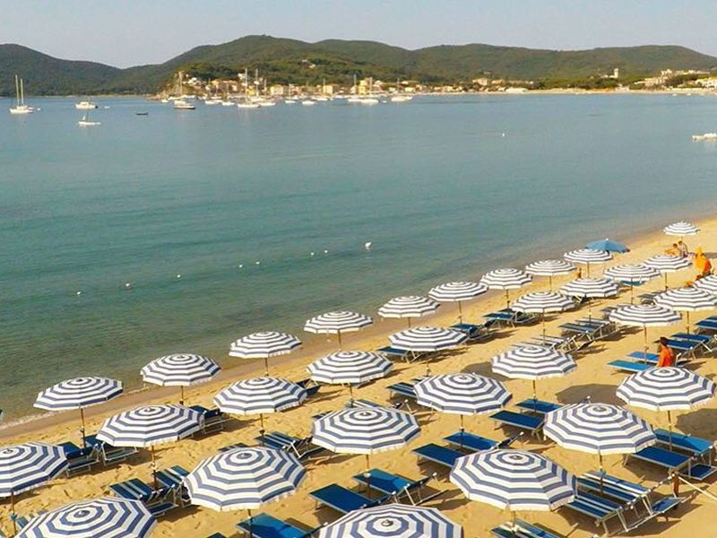 Sunbeds and parasols at a special rate