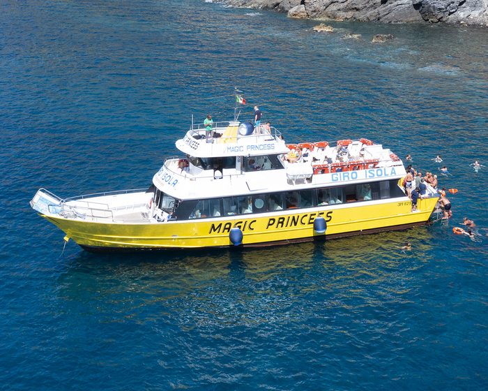 Island tour by motorboat